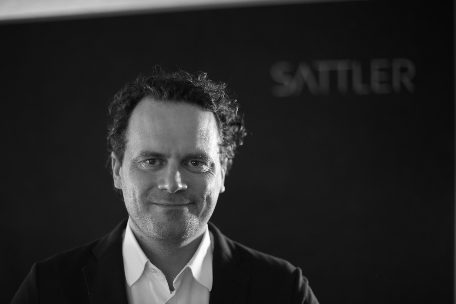 SATTLER - Henri Garbers | © Pete Parker Visiografie schwarz weiß Portraitbild Mann | © Pete Parker Visiografie