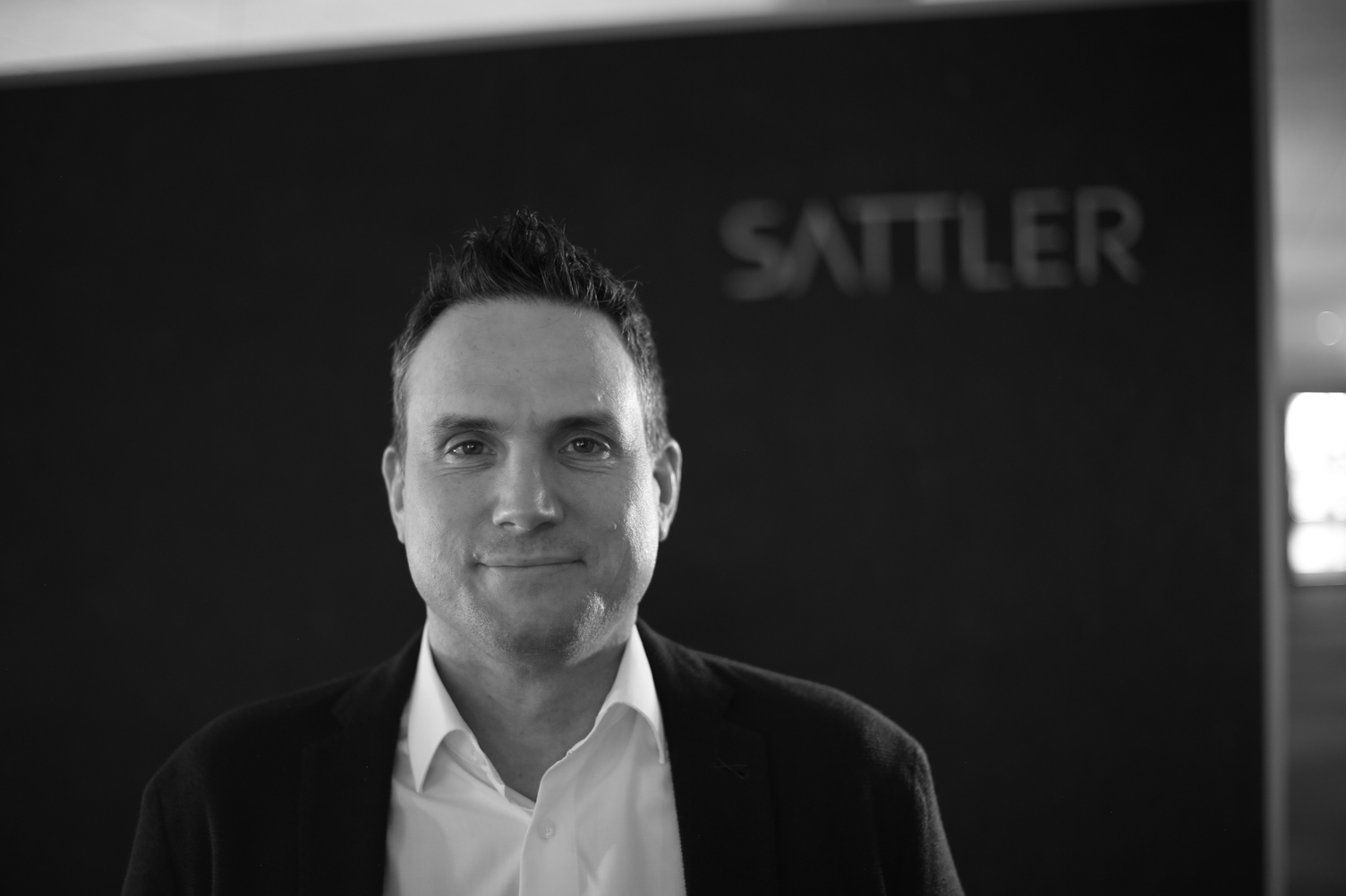 SATTLER - Markus Brodbeck | © Pete Parker Visiografie schwarz weiß Portraitbild eines Mannes | © Pete Parker Visiografie