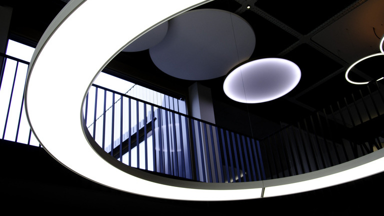 SATTLER ANELLO LED ring light in company showroom, Ø 2600 mm direct/indirect