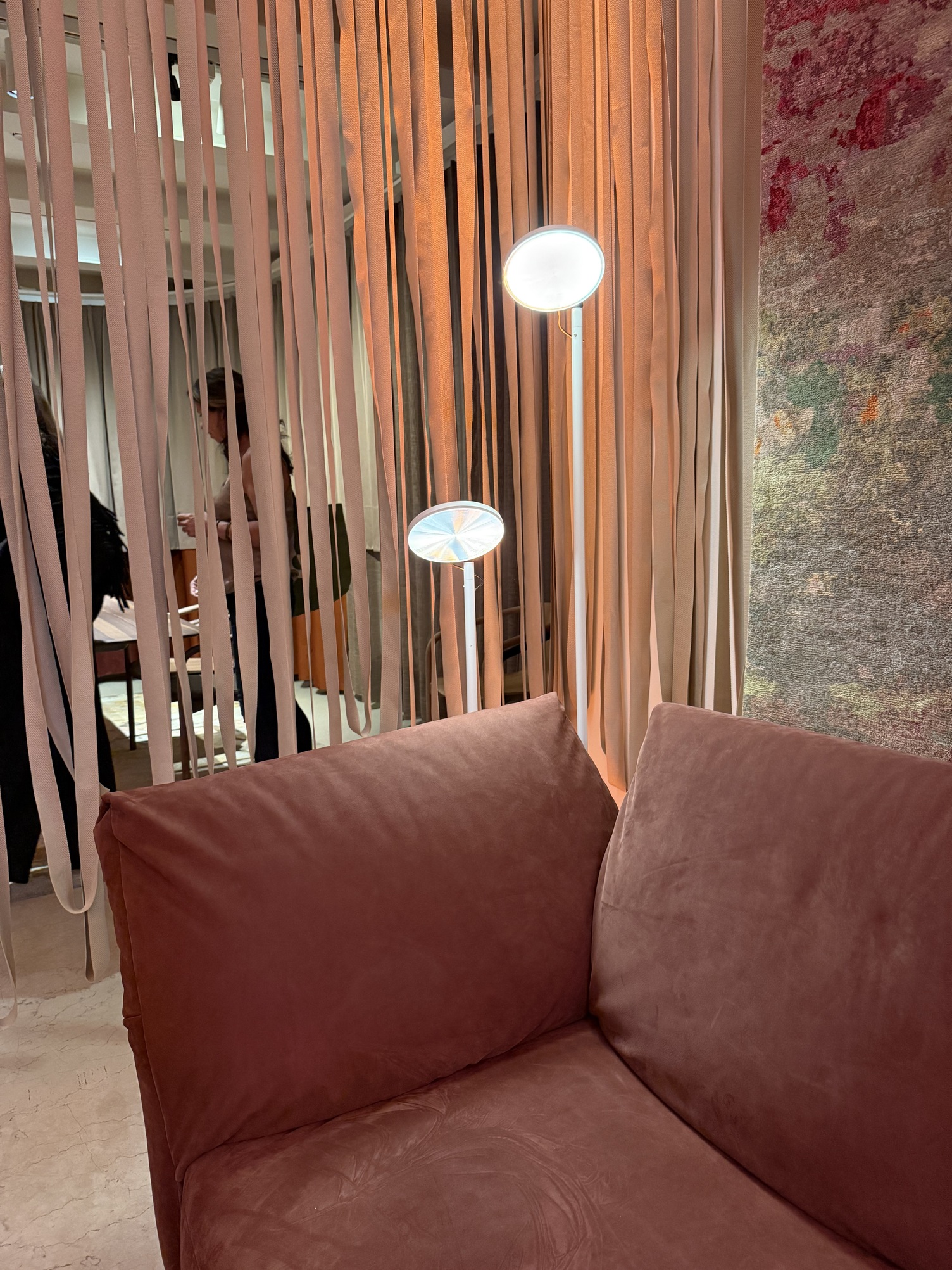 Messestand WALTER KNOLL - Salone Mobile Mailand - AVVENI FLOOR Messestand WALTER KNOLL - Salone Mobile Mailand - AVVENI FLOOR