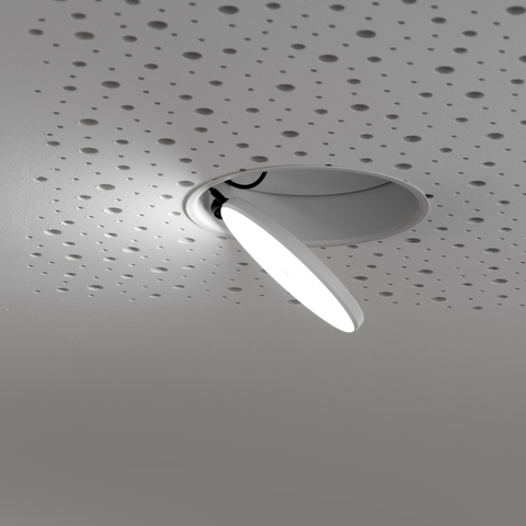 Weisser runder flacher ausklappbarer und drehbarer Halbeinbau AVVENI Downlight mit Rahmen in weißer Lochdecke.