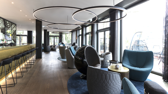 DOPPIO black ring lights above blue armchairs in the Motel One Hotel Bar