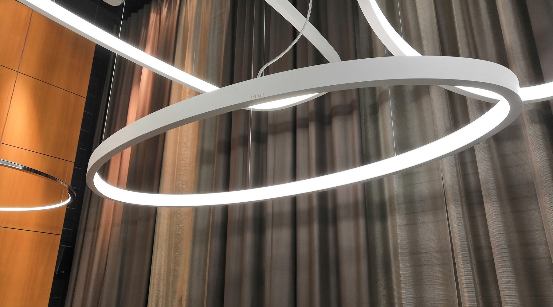 ELLIPSE mit innenliegenden I-förmigen Diffusor ELLIPSE mit innenliegenden I-förmigen Diffusor
