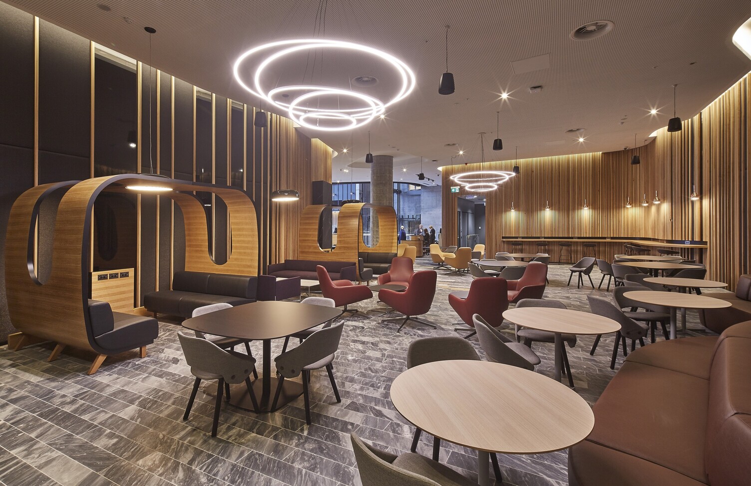 Toccata Leuchten im Foyer der COMMONWEALTH BANK AUSTRALIA  | © EGO Group Architects
