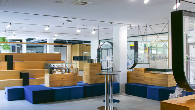 AVVENI Leuchten im PALADIO TRACK System in Arbeits- und Showcase-Zonen bei DAHLHAUSEN Medizintechnik.