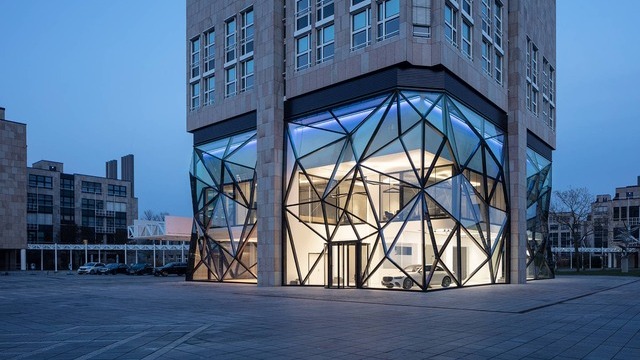 Exterior view of DAIMLER Sternhöhe | © HGEsch Photography