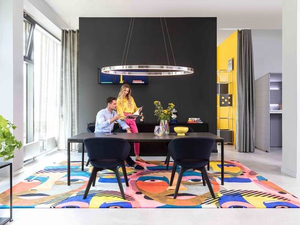 Modern showroom with a colorful rug and stylish lighting in Offenbach, featuring Sattler's Doppio Ellipse lighting." | © Dauphin HumanDesign® Group GmbH & Co. KG