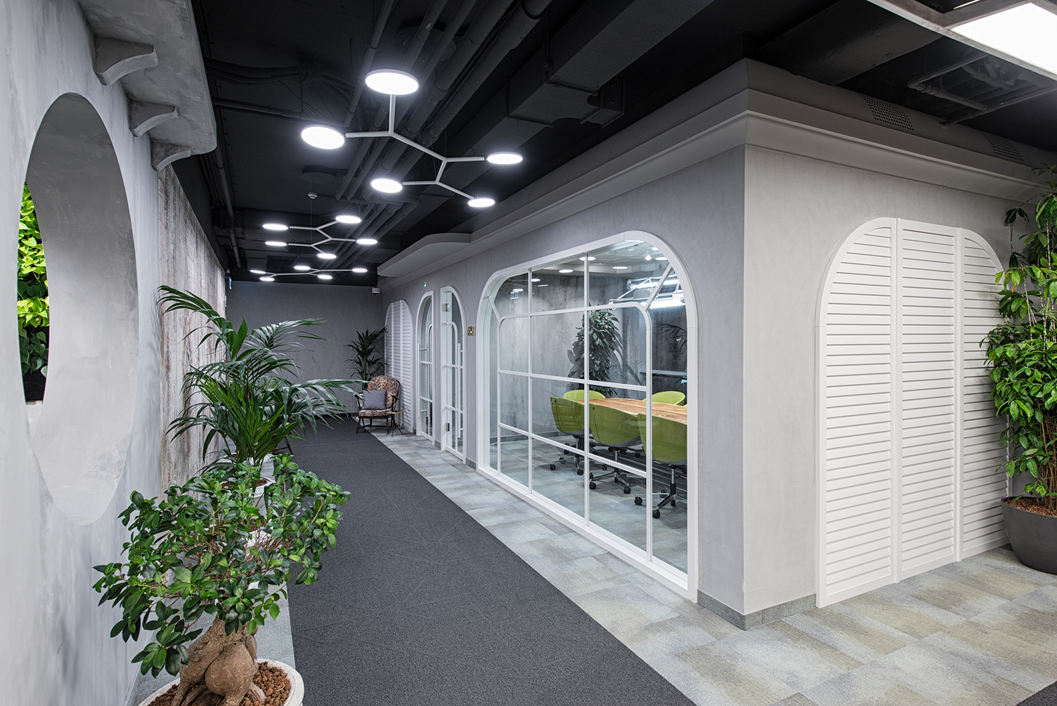 SATTLER AVVENI PENDANT 5 – Flexible Lichtlösung für ein inspirierendes Büroambiente