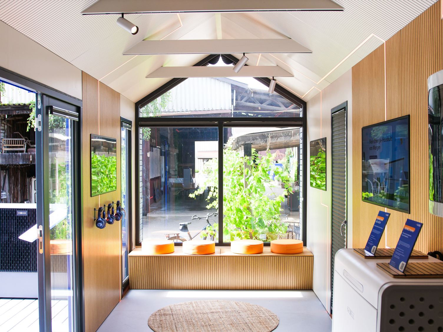 Innenansicht des Tiny House: PALADIO TRACK System mit flexibel positionierbaren EVOLUTION Strahlern.