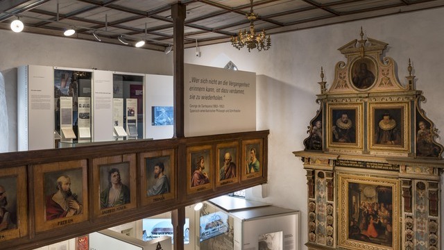 The former Jewish synagogue, now a Jewish museum. Lighting for the display cases, information panels and exhibits, including those in the gallery, using a track system and round, adjustable AVVENI spotlights. | © Rose Hajdu, Stuttgart