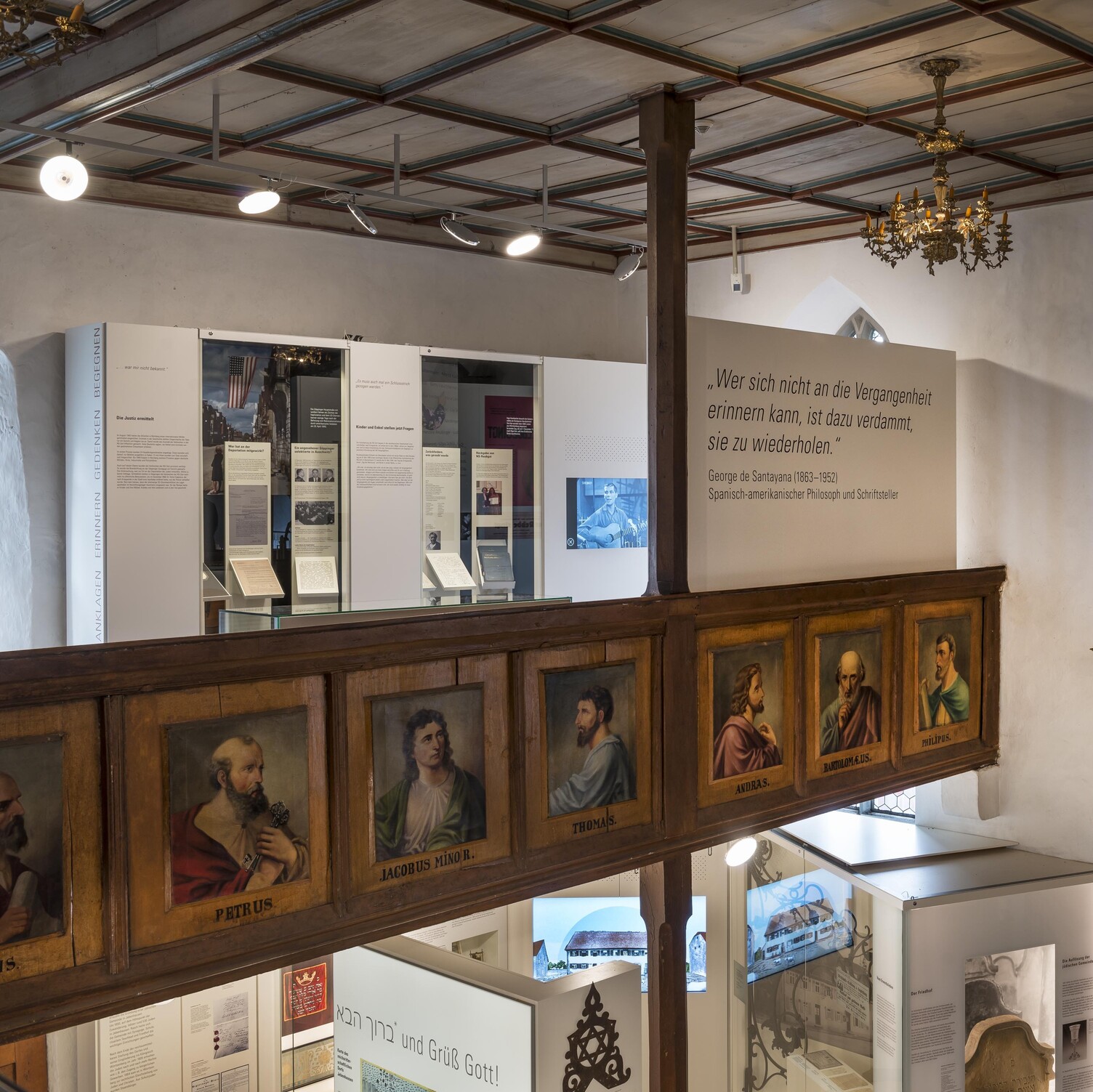 The former Jewish synagogue, now a Jewish museum. Lighting for the display cases, information panels and exhibits, including those in the gallery, using a track system and round, adjustable AVVENI spotlights. | © Rose Hajdu, Stuttgart