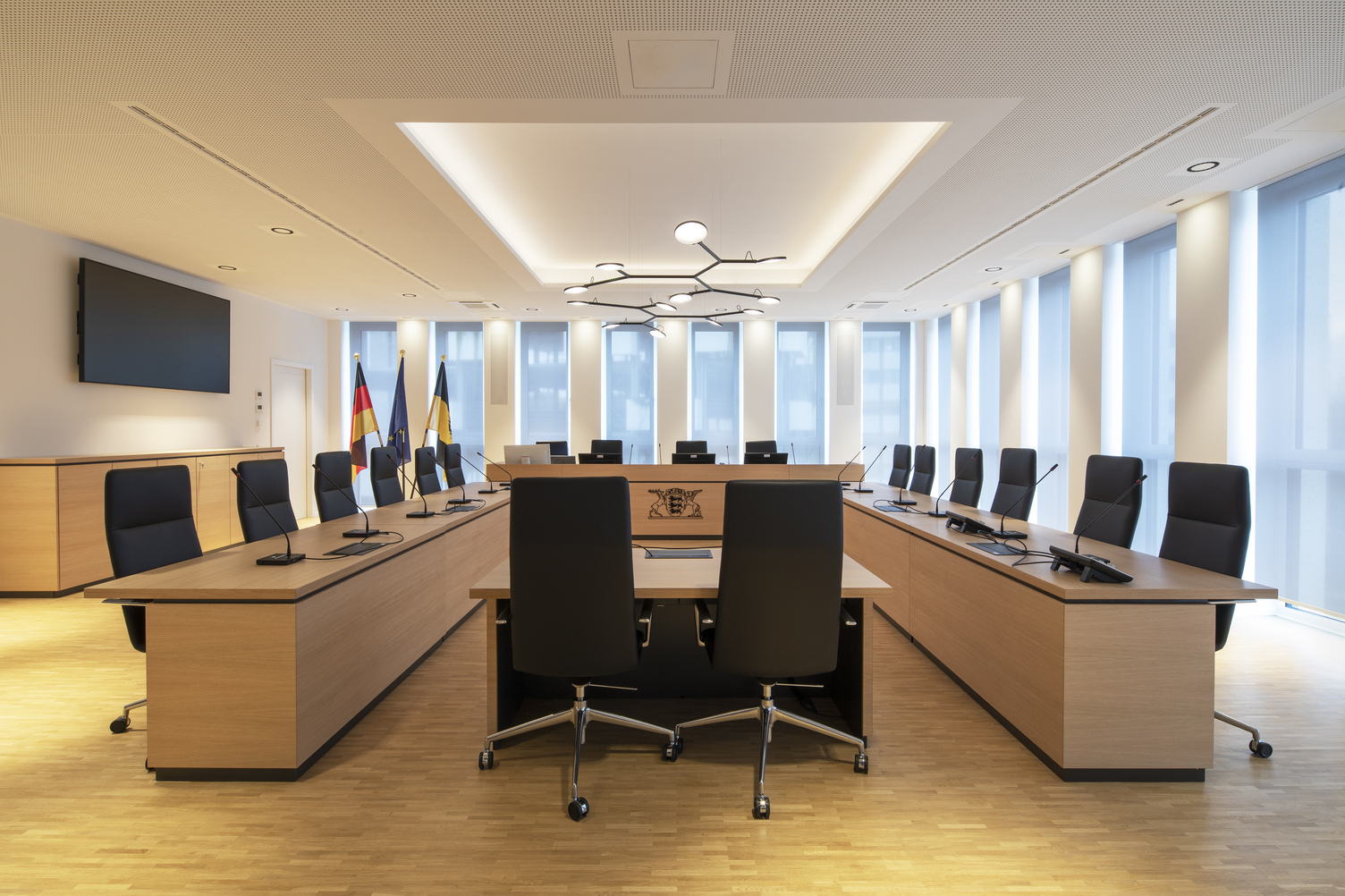 AVVENI Pendant 6 in linear arrangement at Stuttgart Fasanenhof Regional Court