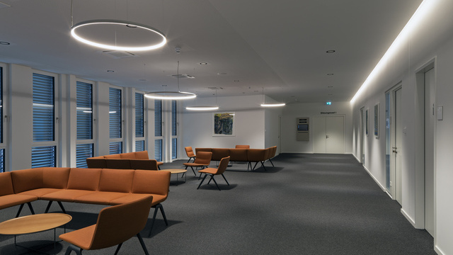 Circular pendant lights from the GIRATA series in the foyer of Stuttgart Fasanenhof Regional Court | © Juliane Eirich