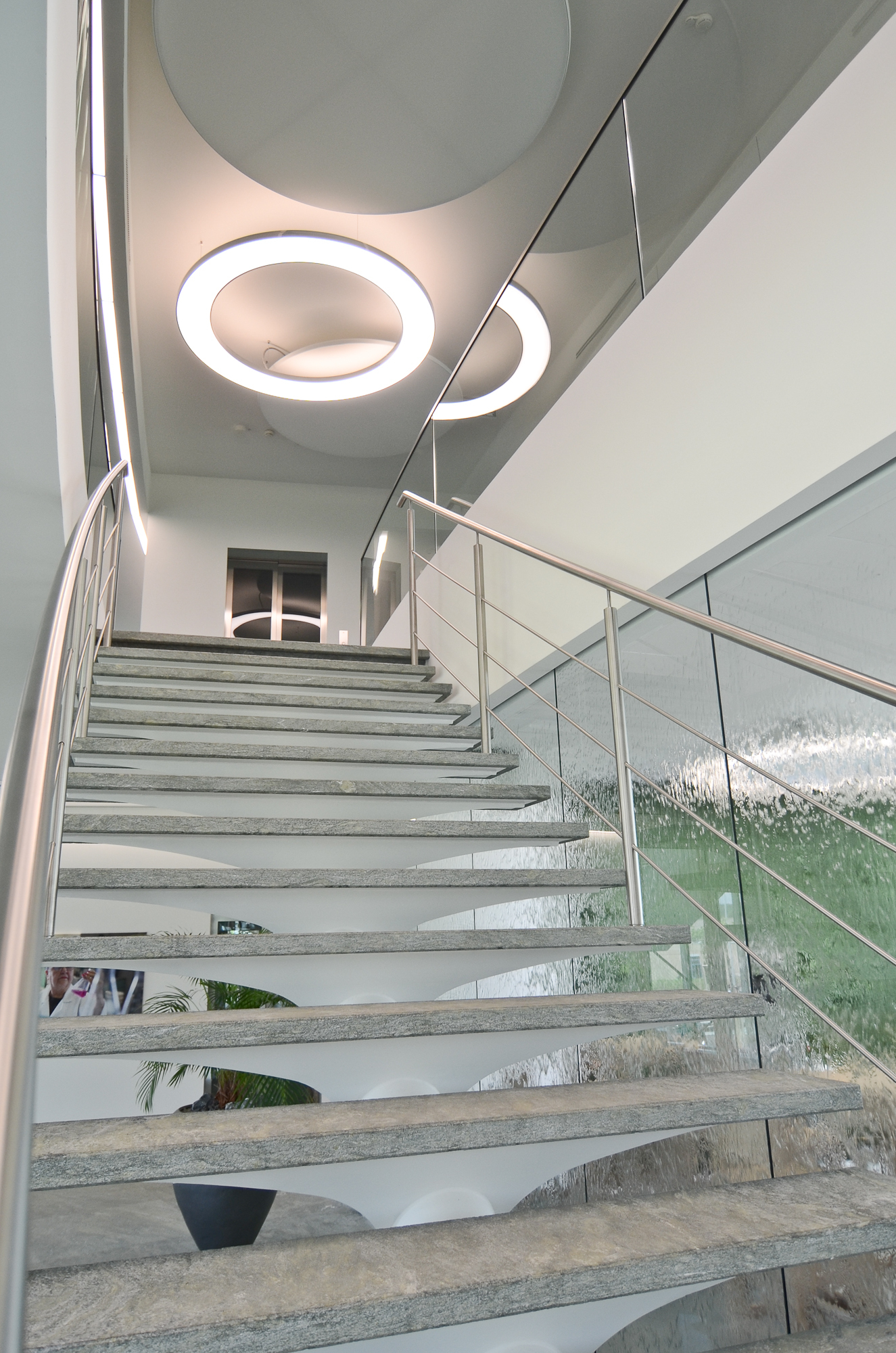Anello 2m and acoustic panel from SATTLER in the staircase