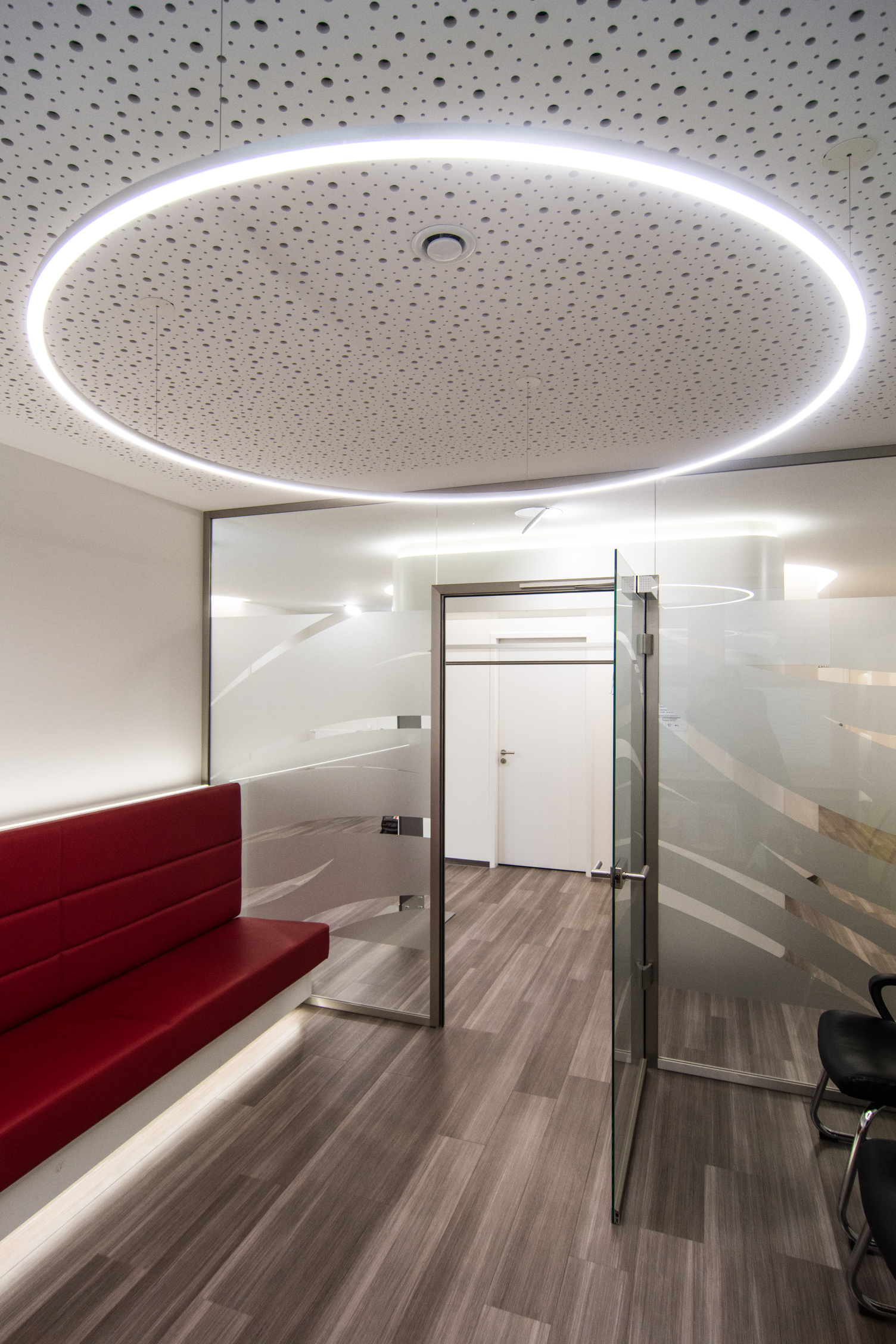 SLIM LED ring luminaire in the waiting area of Dr. Bernas' practice