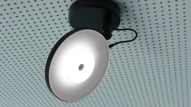 SATTLER AVVENI SINGLE – Focused, flexible lighting solution in Salon MENTES in Göppingen | © Werbeagentur Horst Mohring