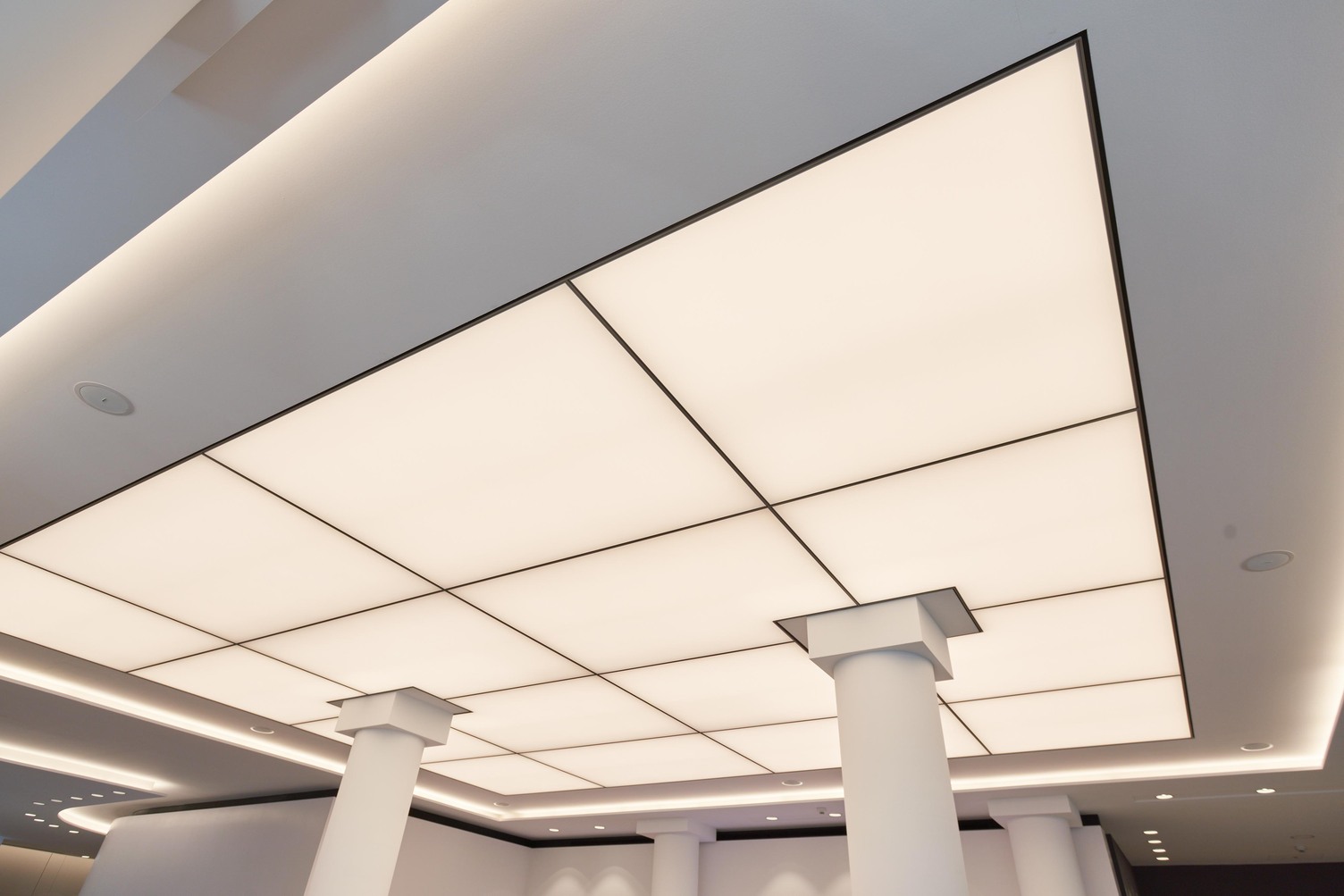 custom luminaire light ceiling with integrated columns in complex ceiling structure office building