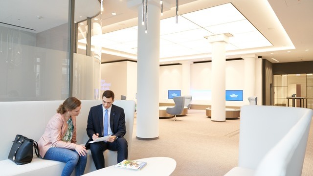 SATTLER luminous ceiling in the consultation area of Volksbank Wiesbaden | © Oliver Rüther, Wiesbaden