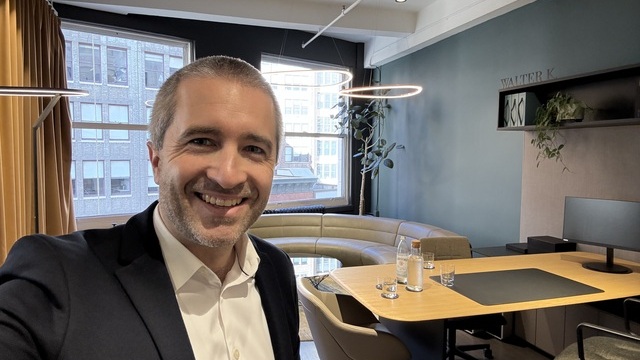 Foto von Sven Sattler, dem Geschäftsführer von SATTLER Lighting, im Walter K. Showroom in New York