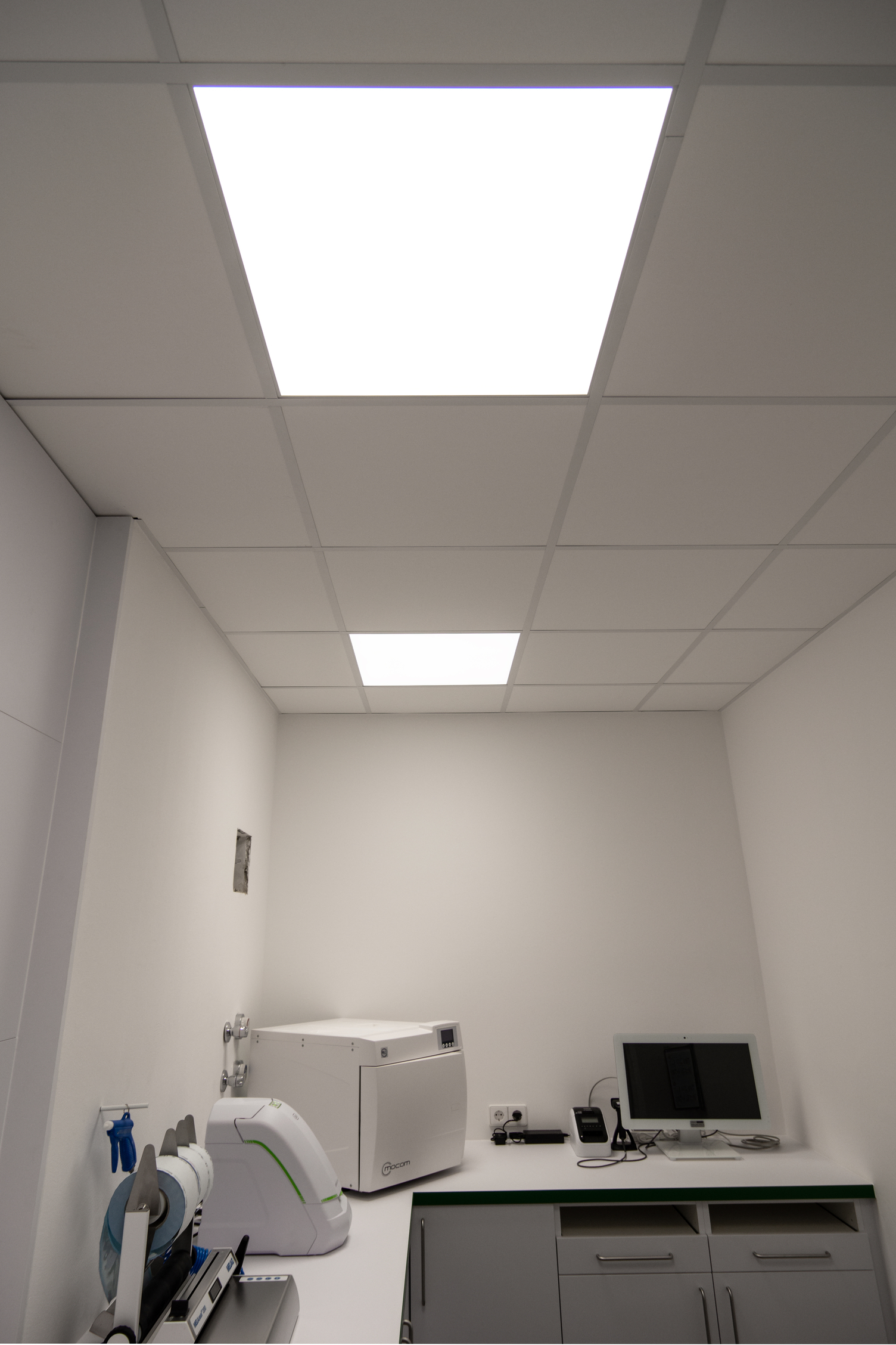 Rasterleuchte für Behandlungszimmer | © SATTLER Lighting