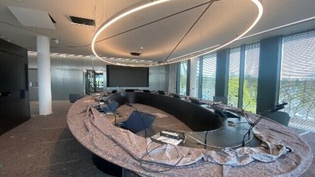 Sport association boardroom with DUETTO light, oval table illumination