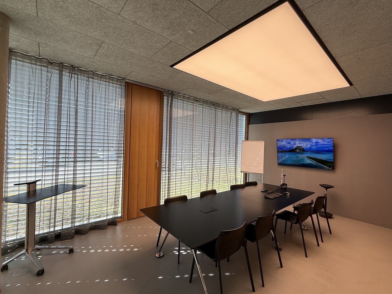 Konferenzraum SATTLER mit rechteckiger Lichtdecke